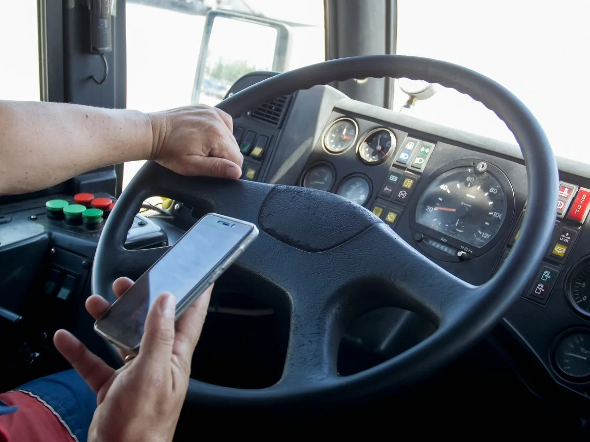 Federal cell phone rules for commercial truck drivers — sam aguiar injury lawyers