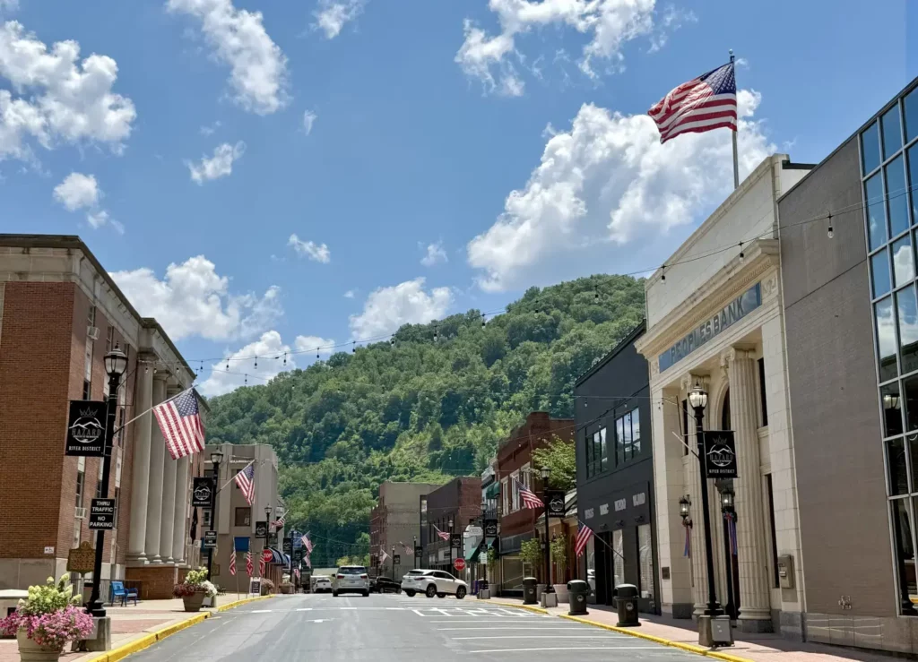 Street view of hazard, kentucky in perry county