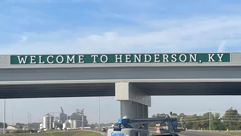 Welcome to henderson kentucky city sign