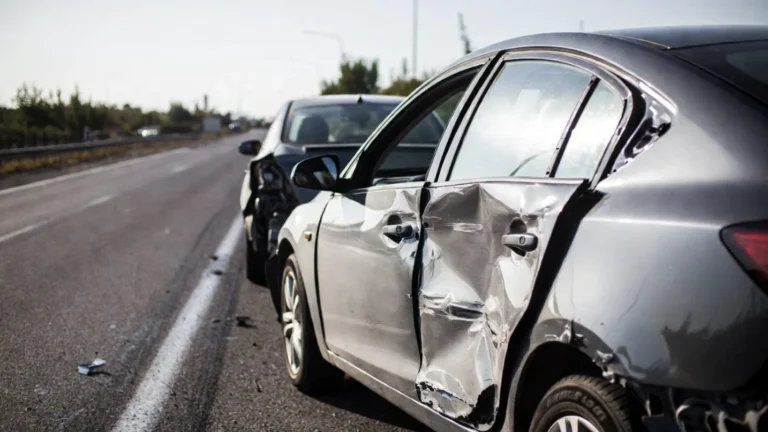 Vehicle damage after a sideswipe accident on a kentucky highway