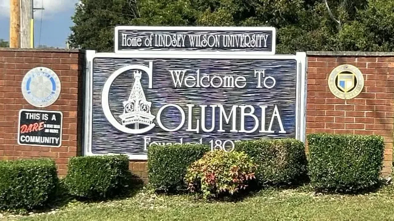 Welcome to Columbia, Kentucky city sign