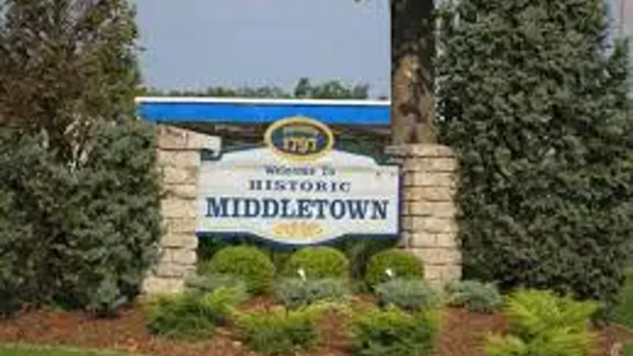 Welcome to Historic Middletown sign between trees